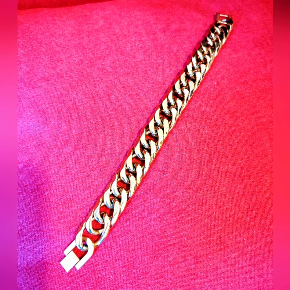 Invicta Gold-tone Mens bracelet. 9 inches